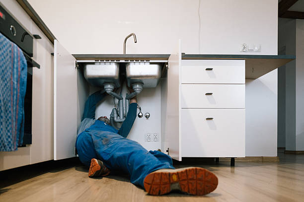 Professional Leak Detection technician working in Chestnut, IL